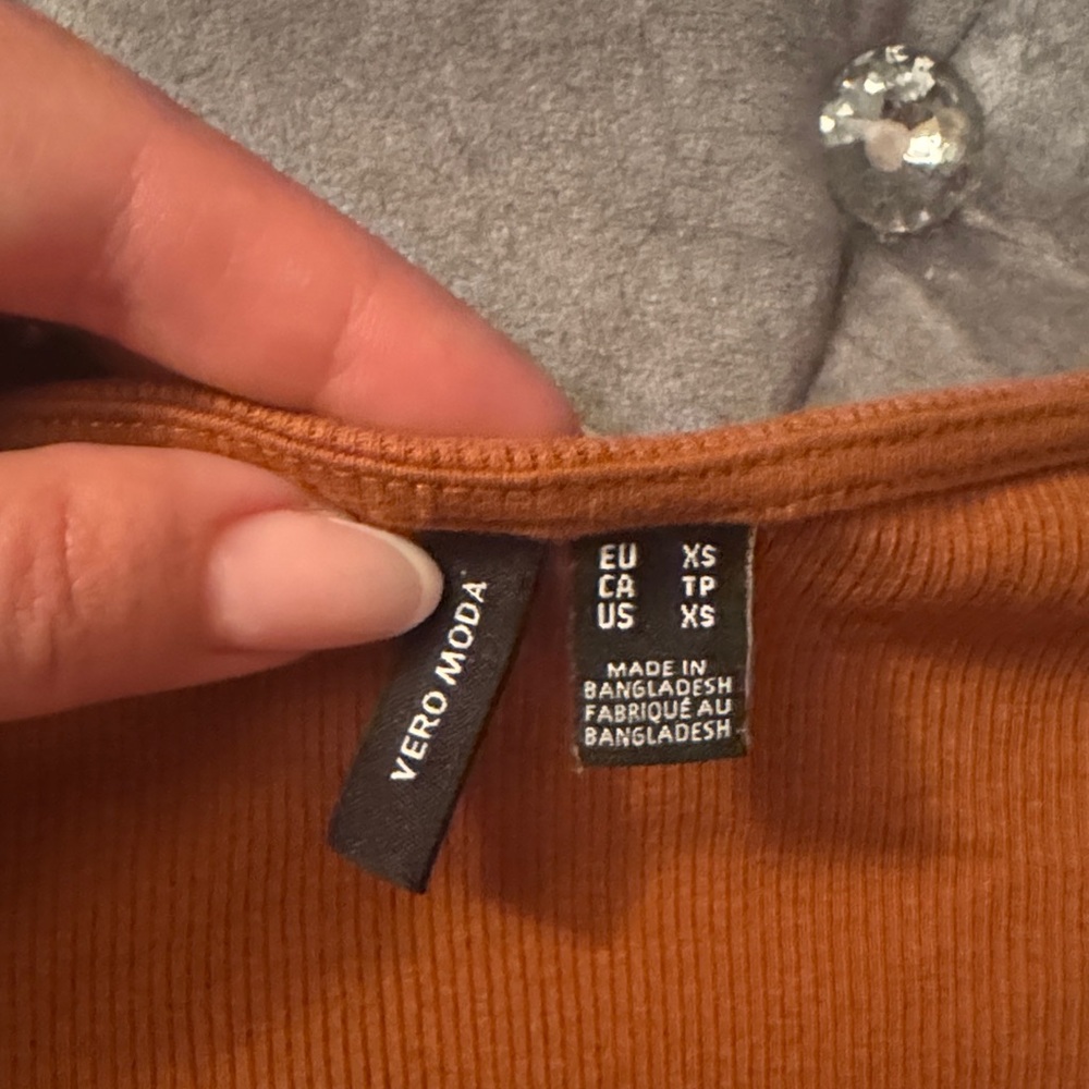 Vero Moda Rust Long Sleeve Ribbed Top - Picture 2 of 3